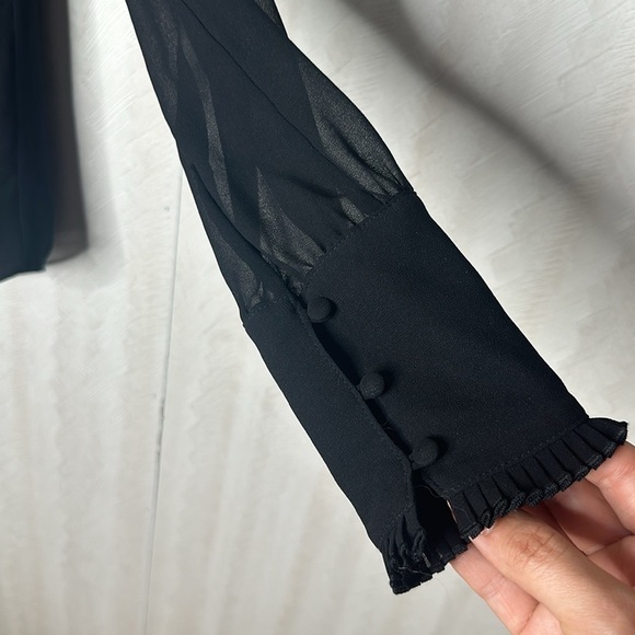 🔥 🆕 WHITE HOUSE BLACKMARKET RUFFLE BLOUSE BLACK SIZE 2 - Picture 10 of 14